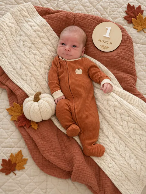 Cozy autumn pumpkin first-month portrait-10