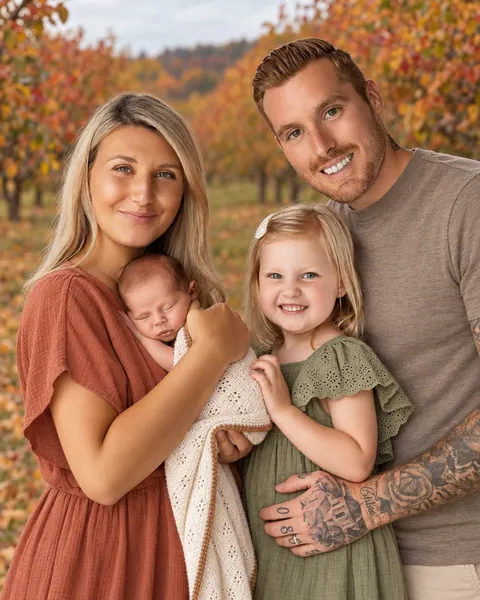 Autumn orchard family portrait-2